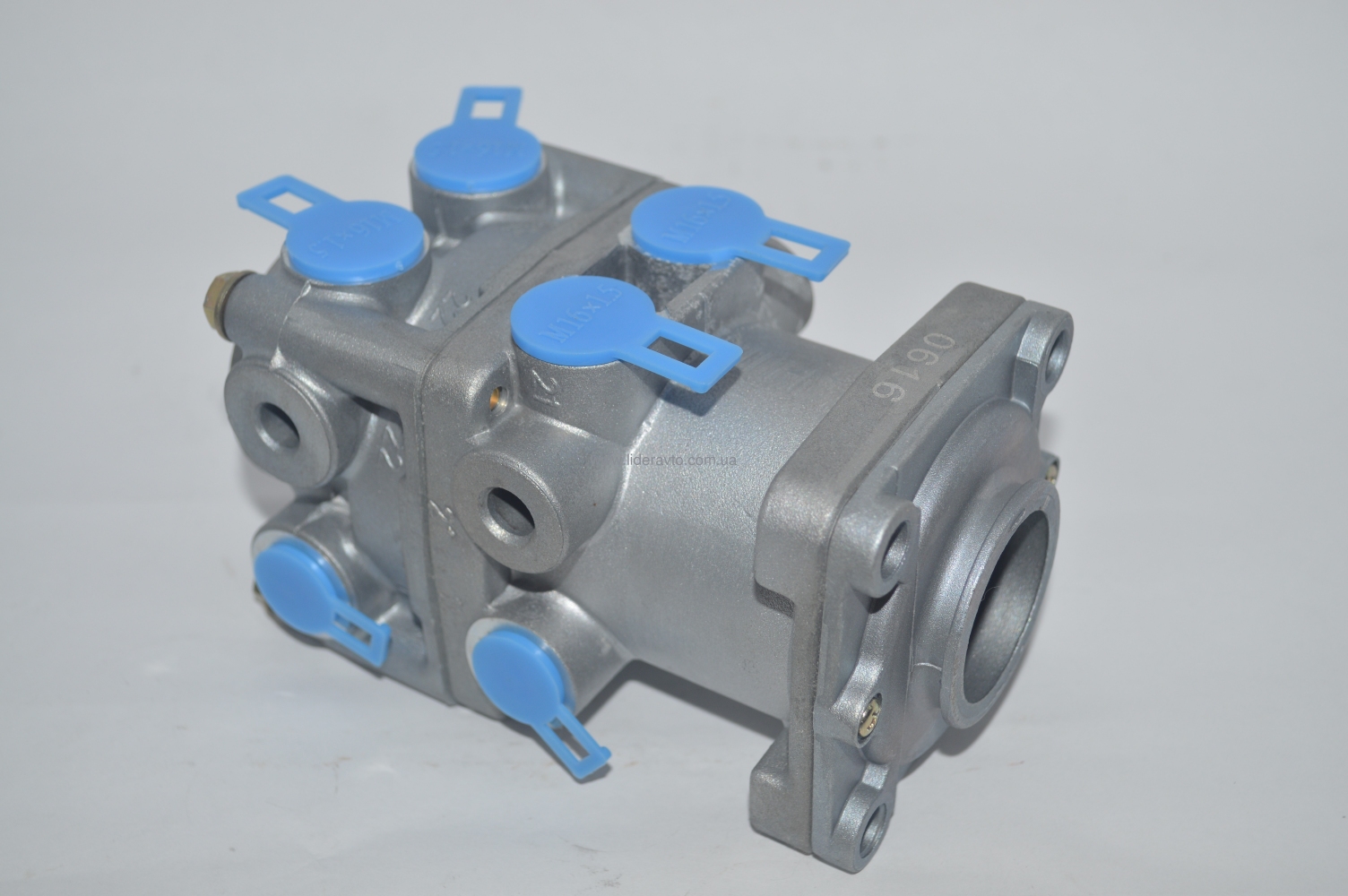 Кран (циліндр) гальмівний головний ТАТА 613/713 ЕТАЛОН Баз I-VAN 264143700102