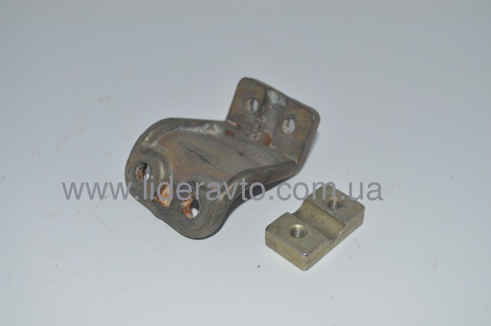 Кронштейн крепления нижнего эксцентрика двери Богдан АТАМАН А091-6106383-01 