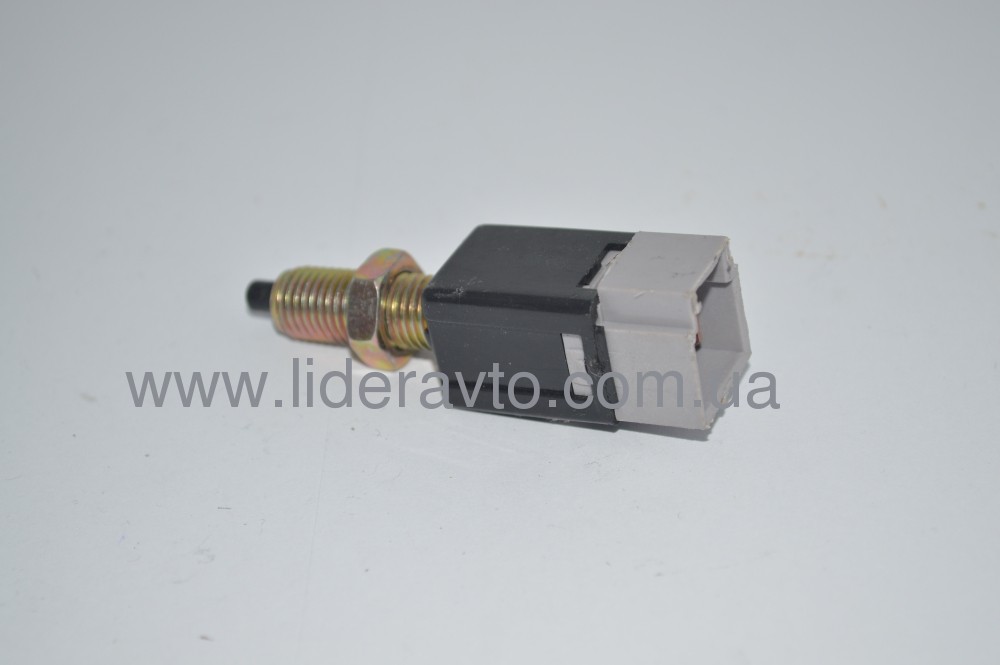 Датчик увімкнення стоп-сигналу ISUZU 4HG1/4HG1-T БОГДАН А-091/А-092 8978551870