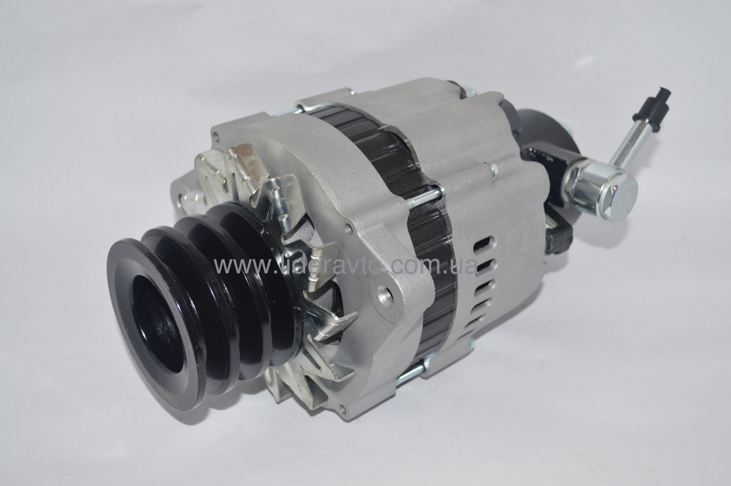 Генератор ISUZU БОГДАН АТАМАН 24В 60А Тайвань