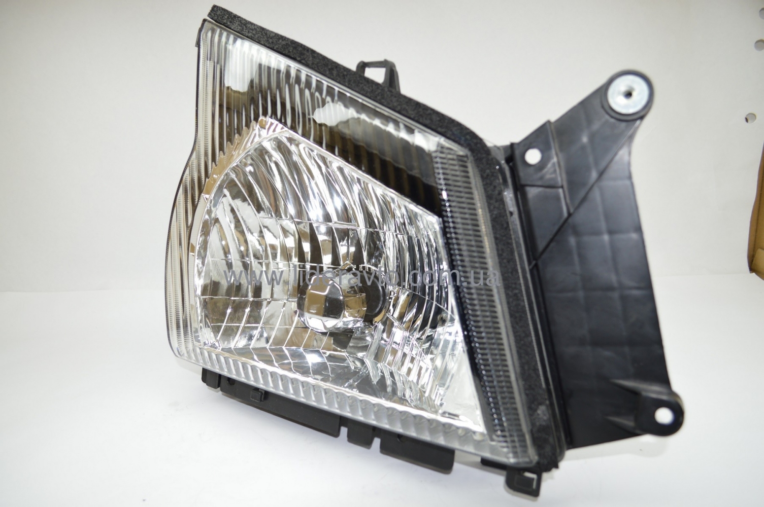 Фара передня ISUZU NQR 71/75 ліва 8972615700/ 8980539180