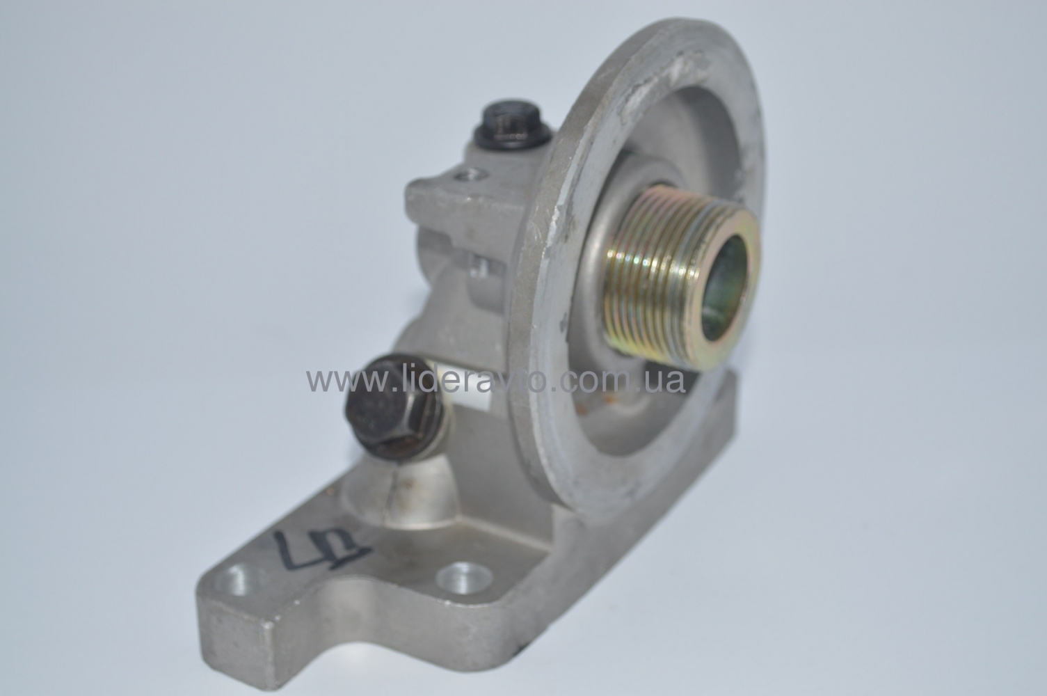 Кронштейн масляного фільтра ISUZU 4HG1/4HG1-T БОГДАН АТАМАН 8970966773