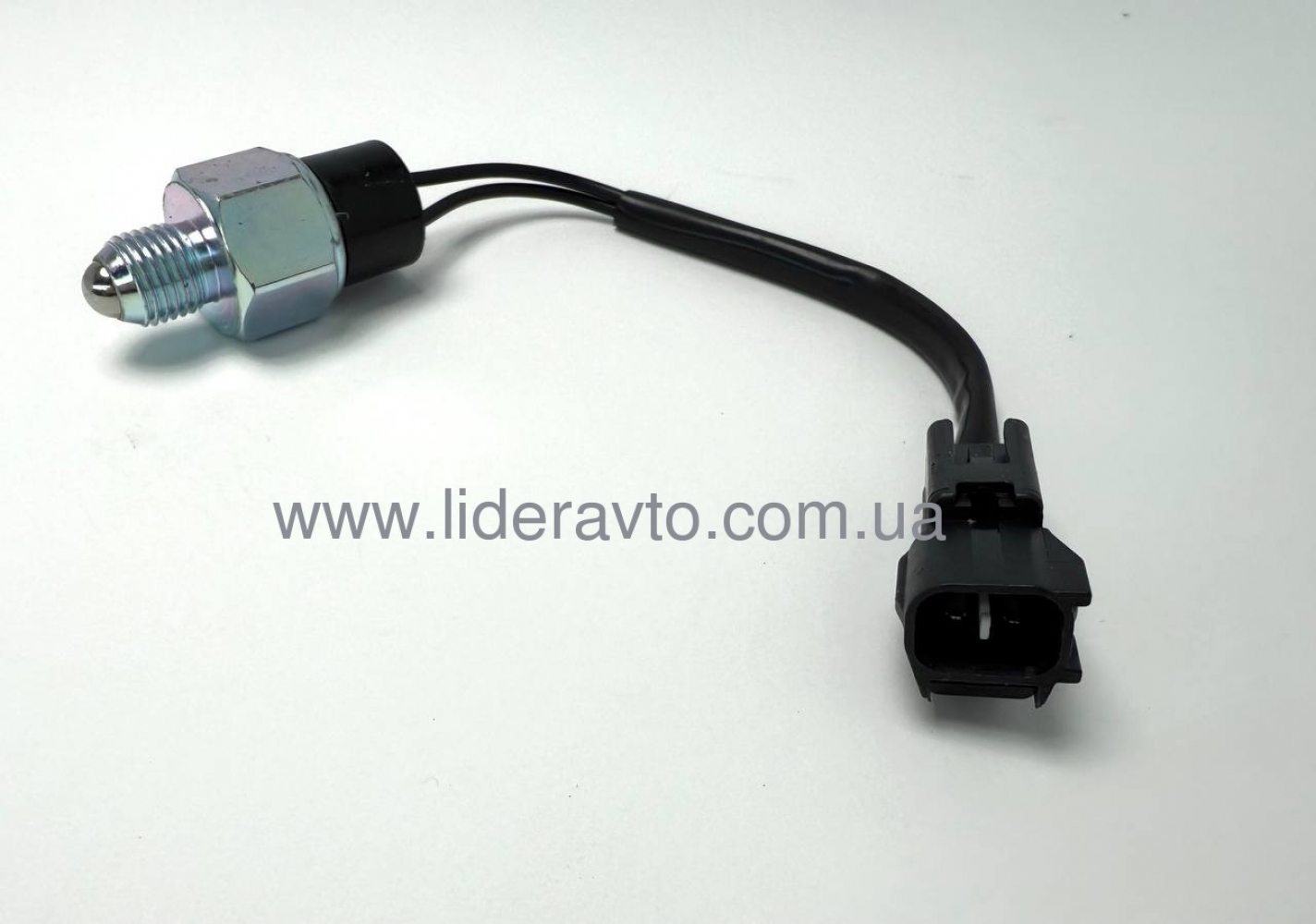 Датчик заднего хода , нейтралии ISUZU ,БОГДАН, АТАМАН с фишкой 8980230500