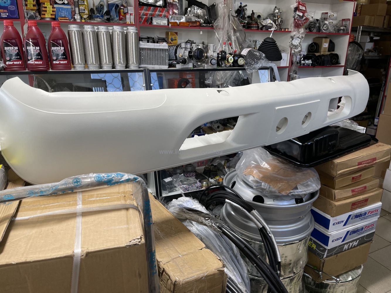 Бампер передній ISUZU NQR 71 8979990140, 8975815780