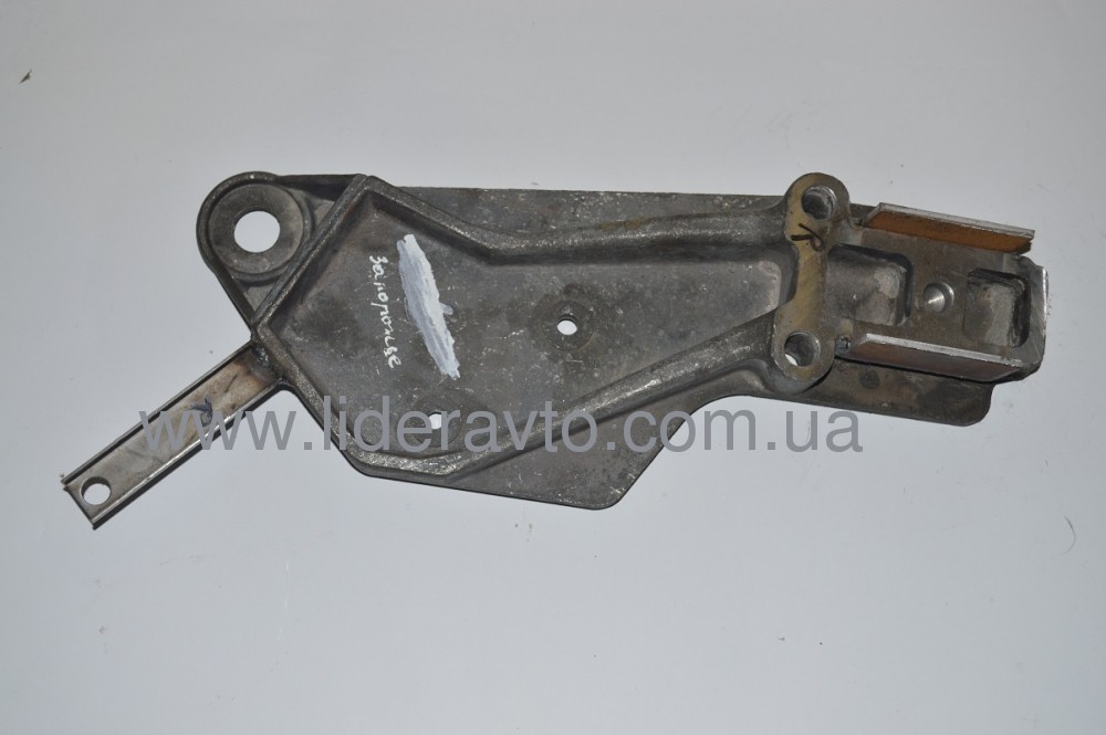 Кронштейн пневморессоры (пневмобалона ) БОГДАН АТАМАН правый  A092-2924161-01