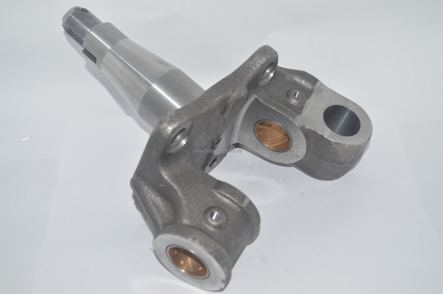 Цапфа (кулак поворотный )Богдан А-091, А-092 ISUZU NQR 70/71 правая 8973496830