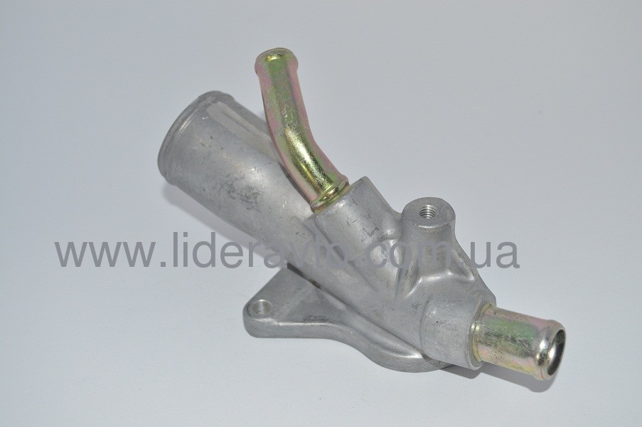 Кронштейн нижнього патрубка радіатора (трійник) Isuzu NQR71 Богдан Атаман 8981669920 . 8973717750