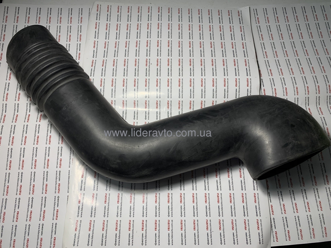 Патрубок корпуса воздушного фильтра верхний БОГДАН, АТАМАН, ISUZU 8972235721/ 8972235720