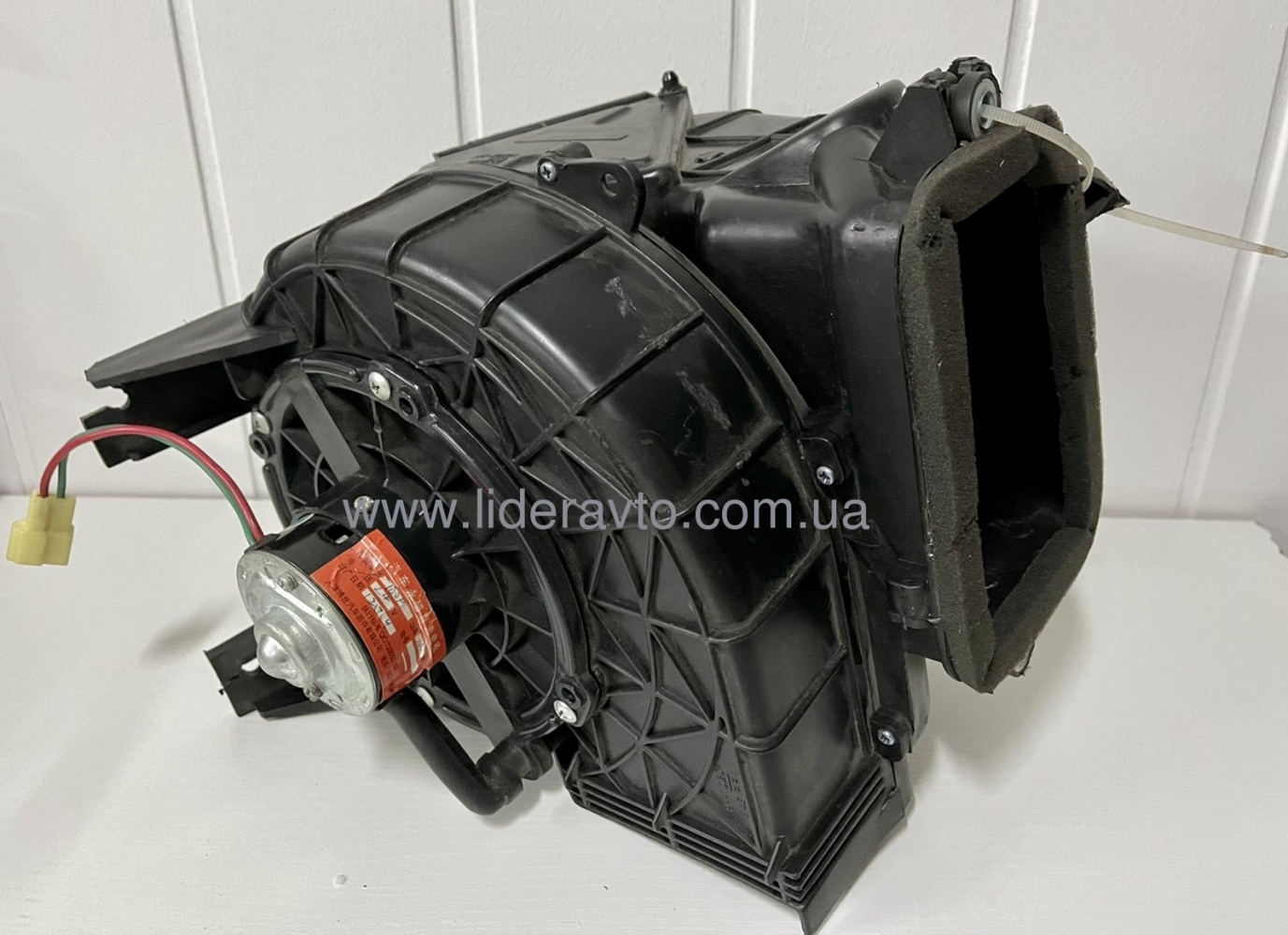 Електродвигун обдуву лобового скла в корпусі ISUZU NQR71/NQR70 БОГДАН А-091/А-092 8972881680