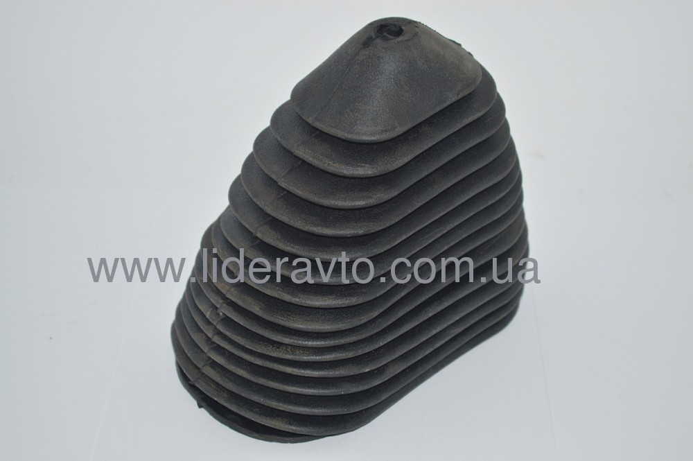 Пыльник кулисы КПП ISUZU  NQR71/NQR75 БОГДАН АТАМАН 8970662872