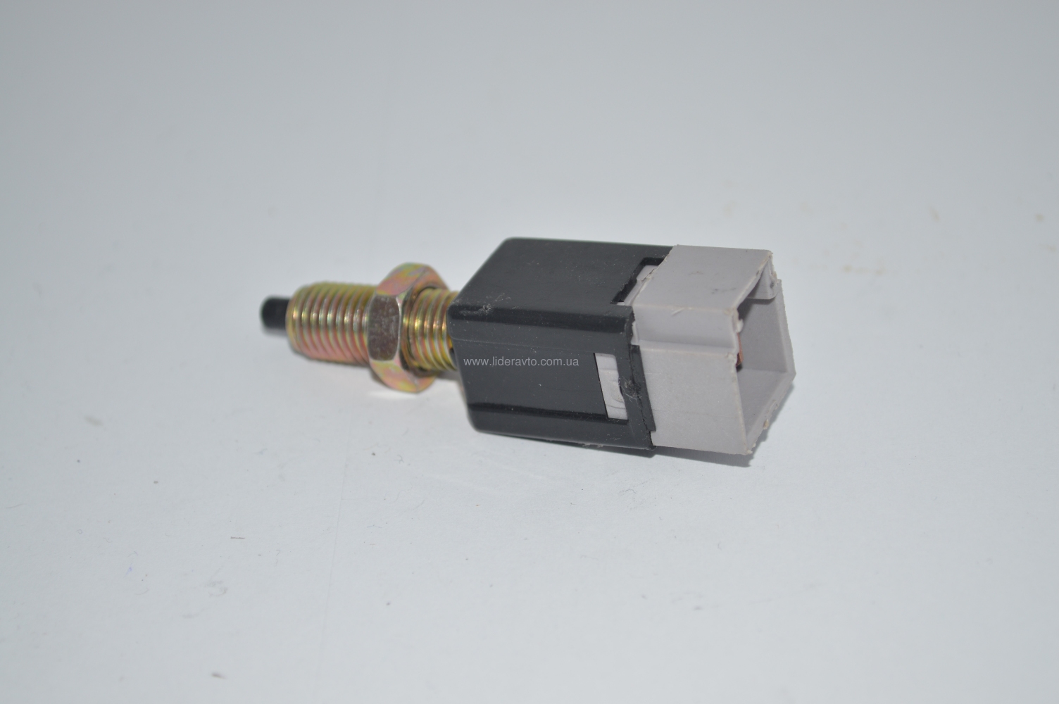 Датчик стоп-сигналу БОГДАН , ISUZU 4HG1/4HG1-T , АТАМАН 8978551870