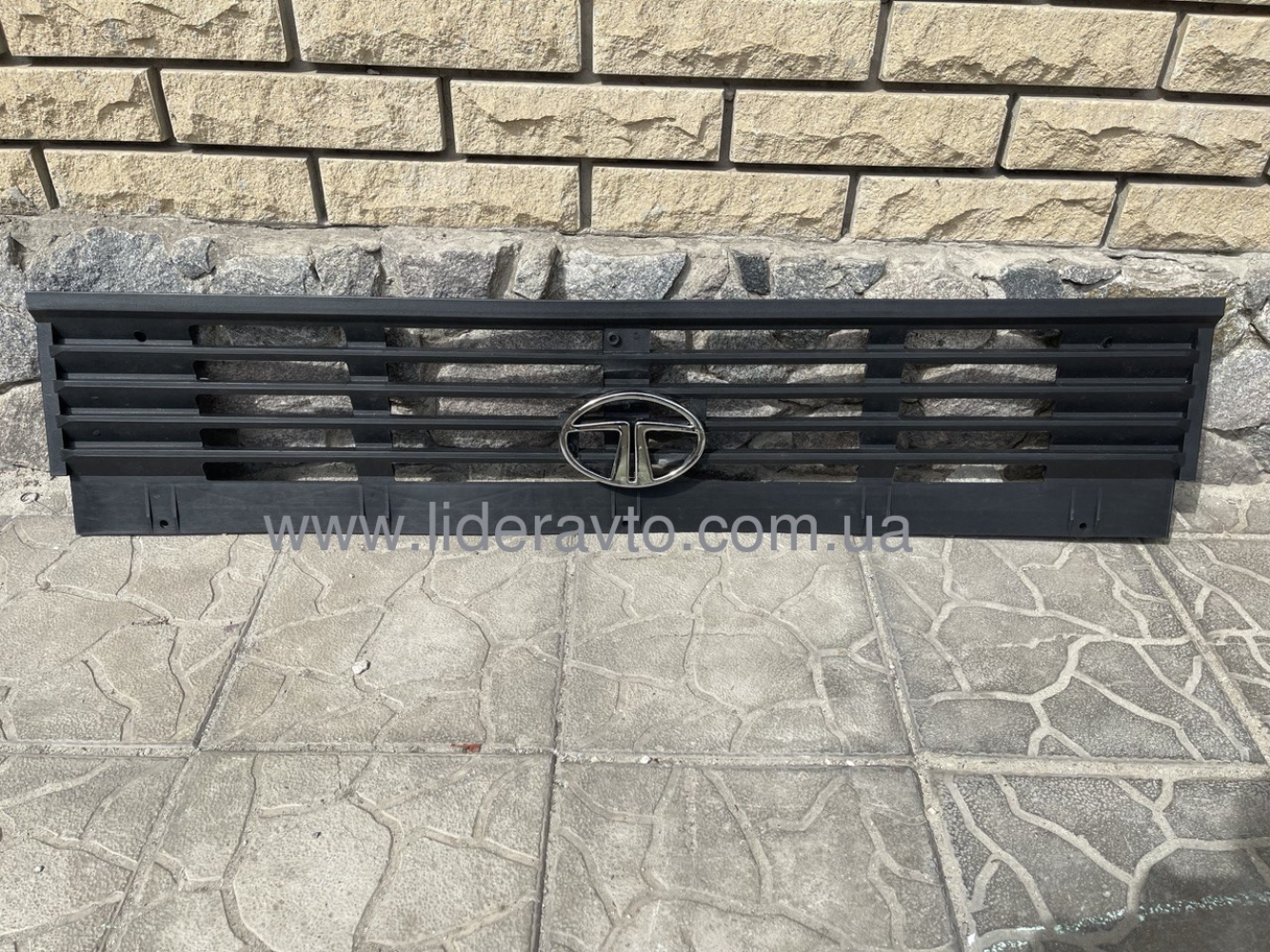 Решітка радіатора ТАТА 613 EIII,613 EIV передня з емблемою 264181906302