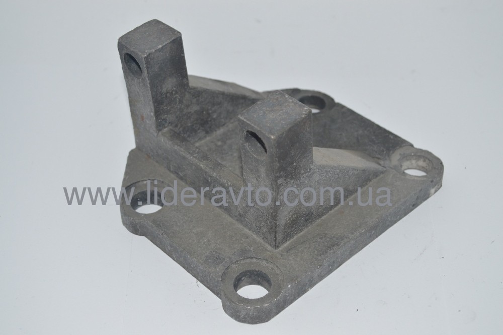 Кронштейн реактивной тяги  БОГДАН А-091/А-092 АТАМАН задний левый A091-2909081