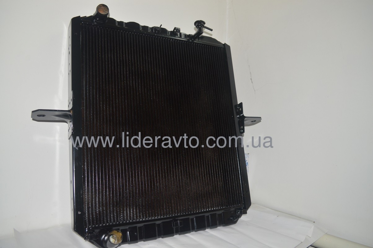 Радиатор основной ISUZU 4HК1 БОГДАН АТАМАН E-4 , Е-5 , Е-3 МЕДНЫЙ 8973772380 8980955950