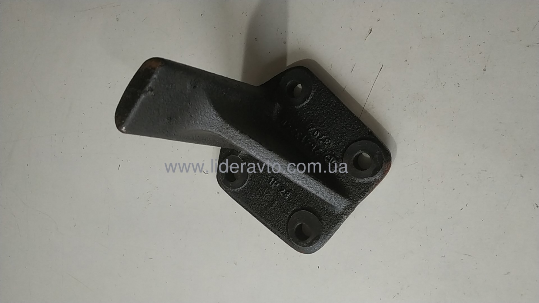 Кронштейн опоры подрессорника ТАТА . Эталон ,  I-VAN БАЗ 264132403702 