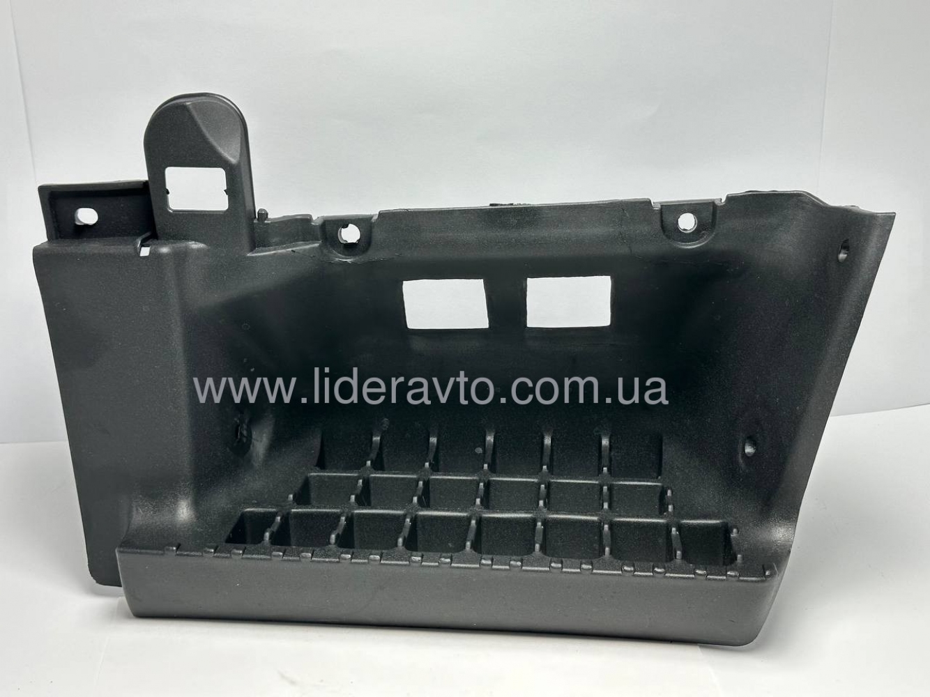 Підніжка кабіни ISUZU NQR71/NQR70 ліва пластик 8979978540